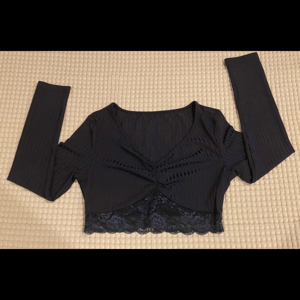 Brand new sexy long sleeve v-neck crop top 4 woman from SHEIN. Stretchy sexy 🤩